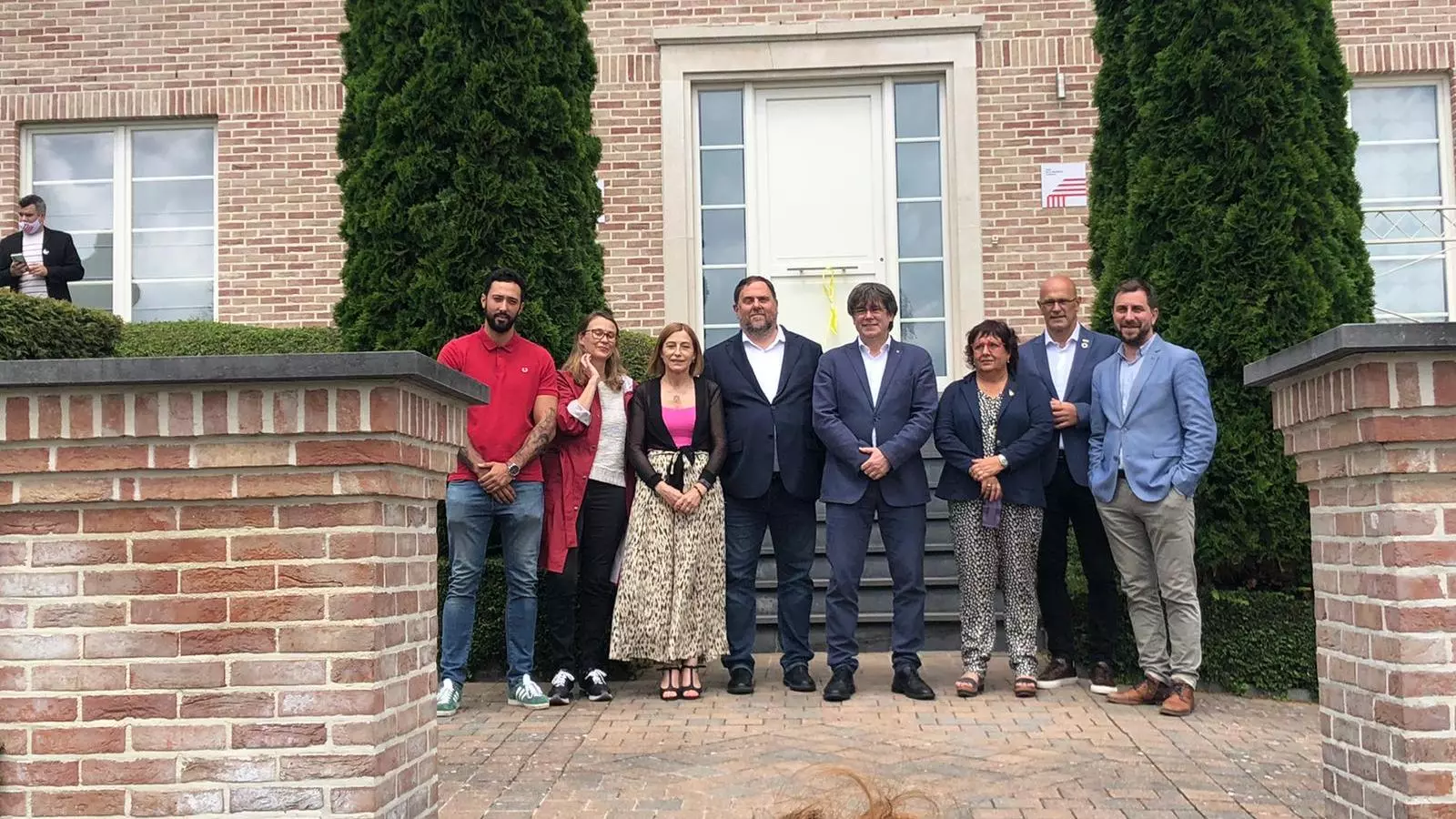 Puigdemont, Junqueras y el resto de indultados de ERC, a las puertas de la Casa de la República, a Waterloo