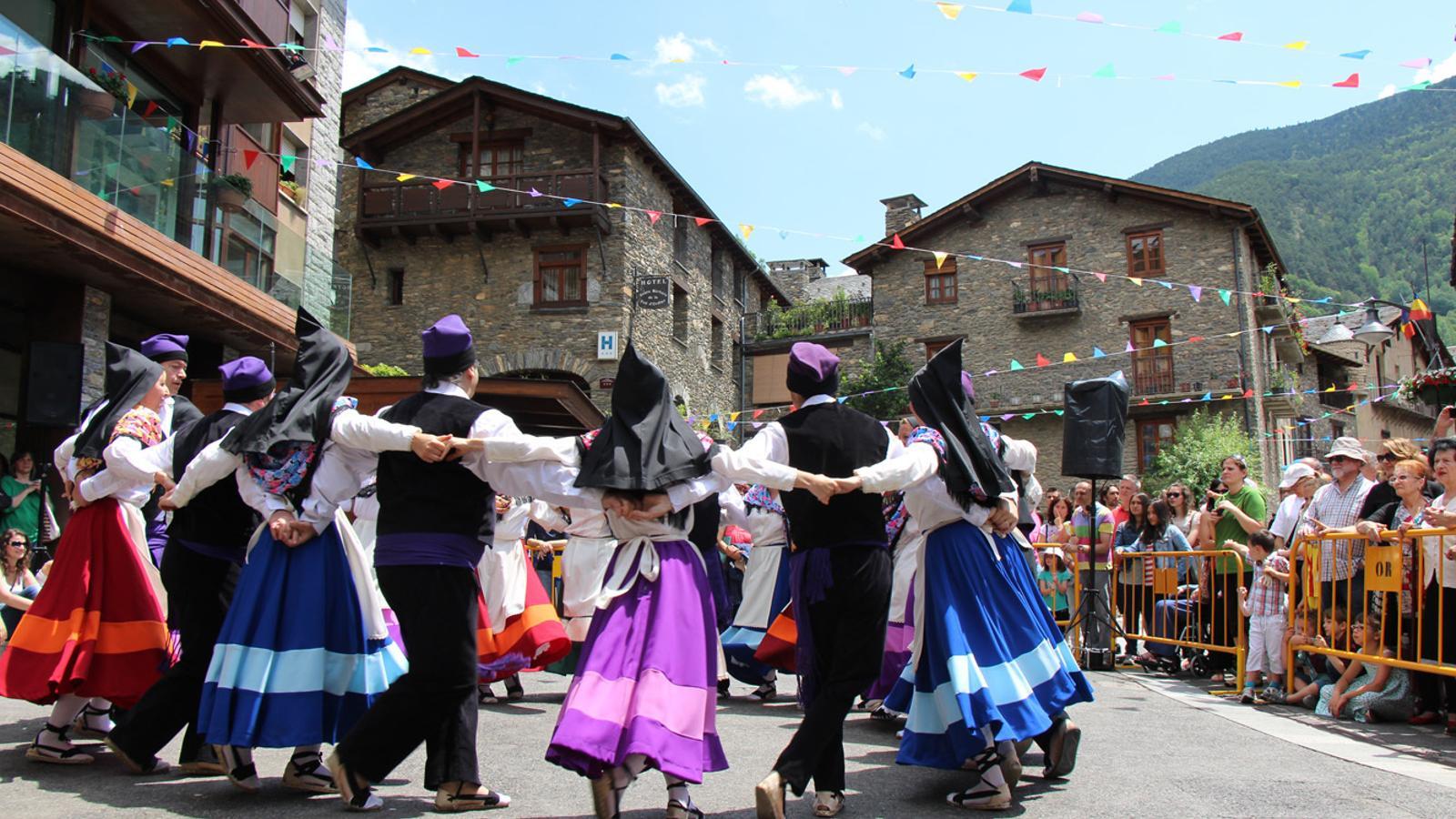 Una actuació de l'Esbart de les Valls del Nord