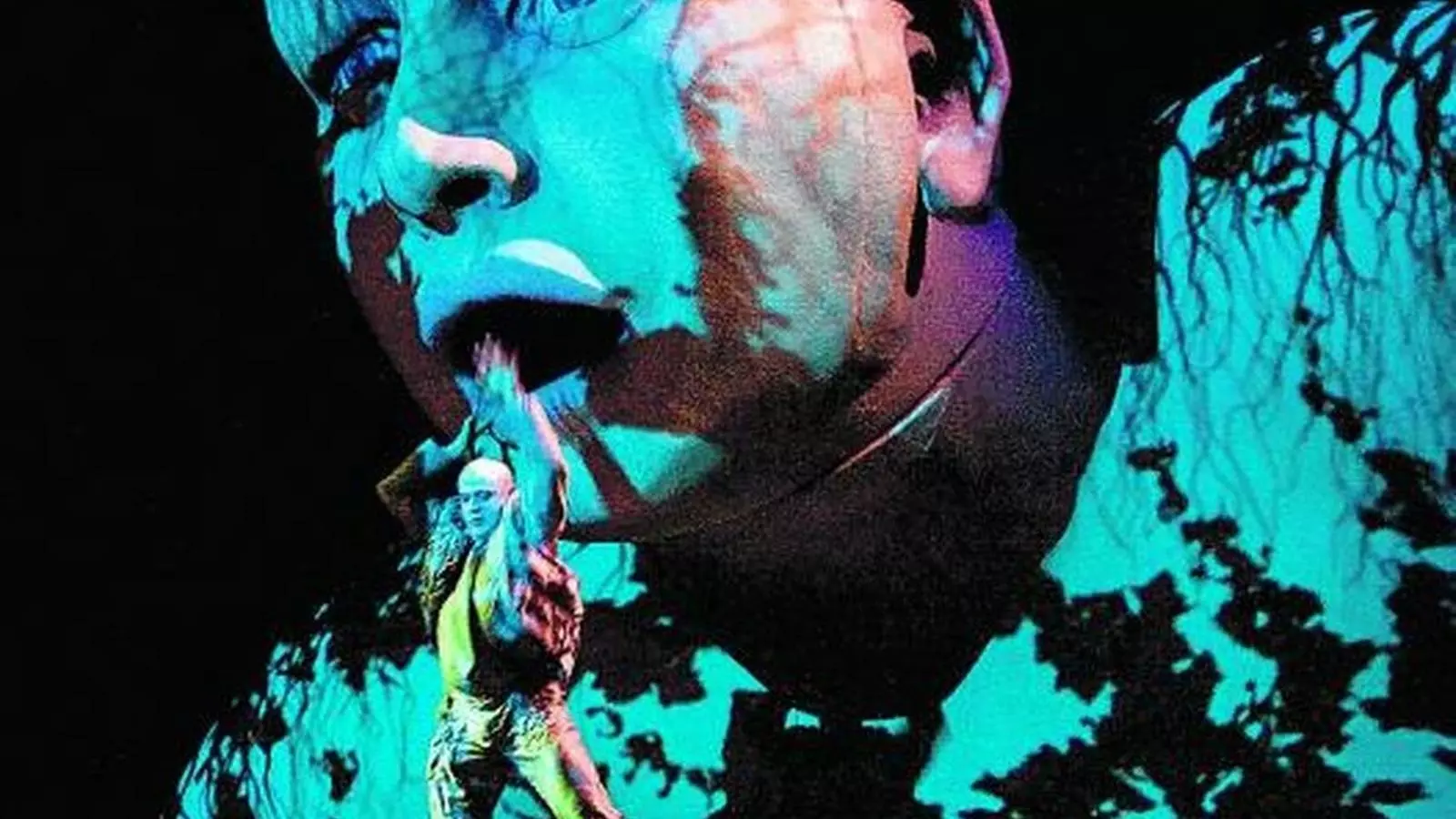 L'escenografia de 'Le Grand Macabre' estava presidida per a una nina gegantina / GRAN TEATRE DEL LICEU