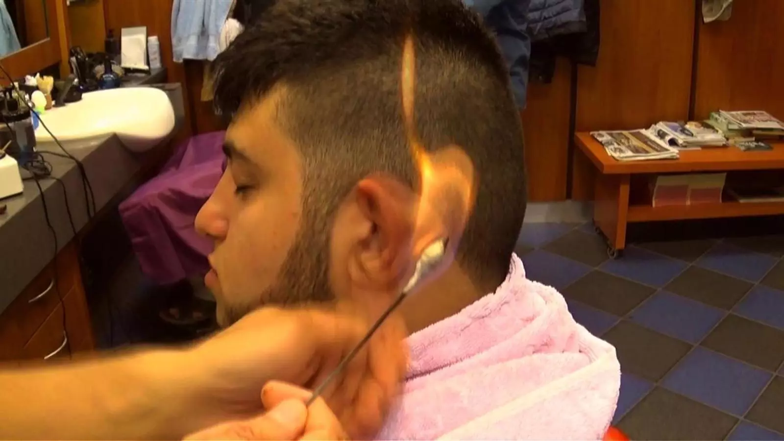 Un fotograma del vídeo de Dias & Riedweg 'Hairwork'