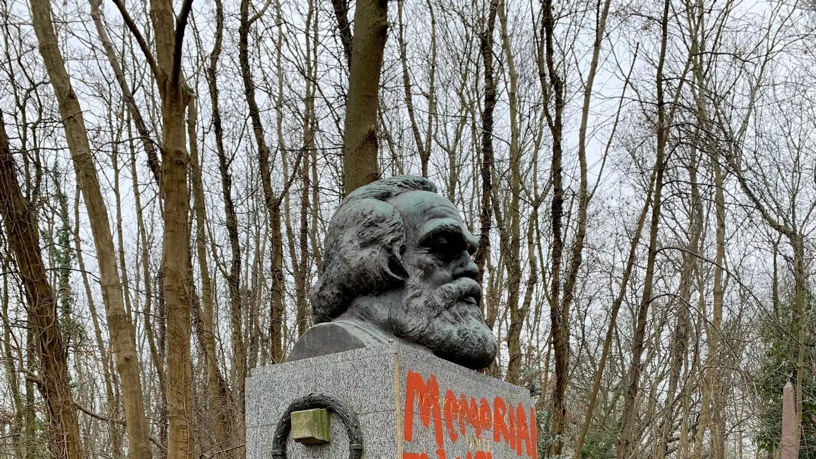 La tomba de Karl Marx ha aparegut amb pintades vermelles.
