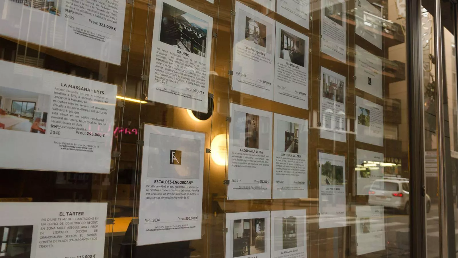 Els pisos i cases disponibles en una immobiliària.