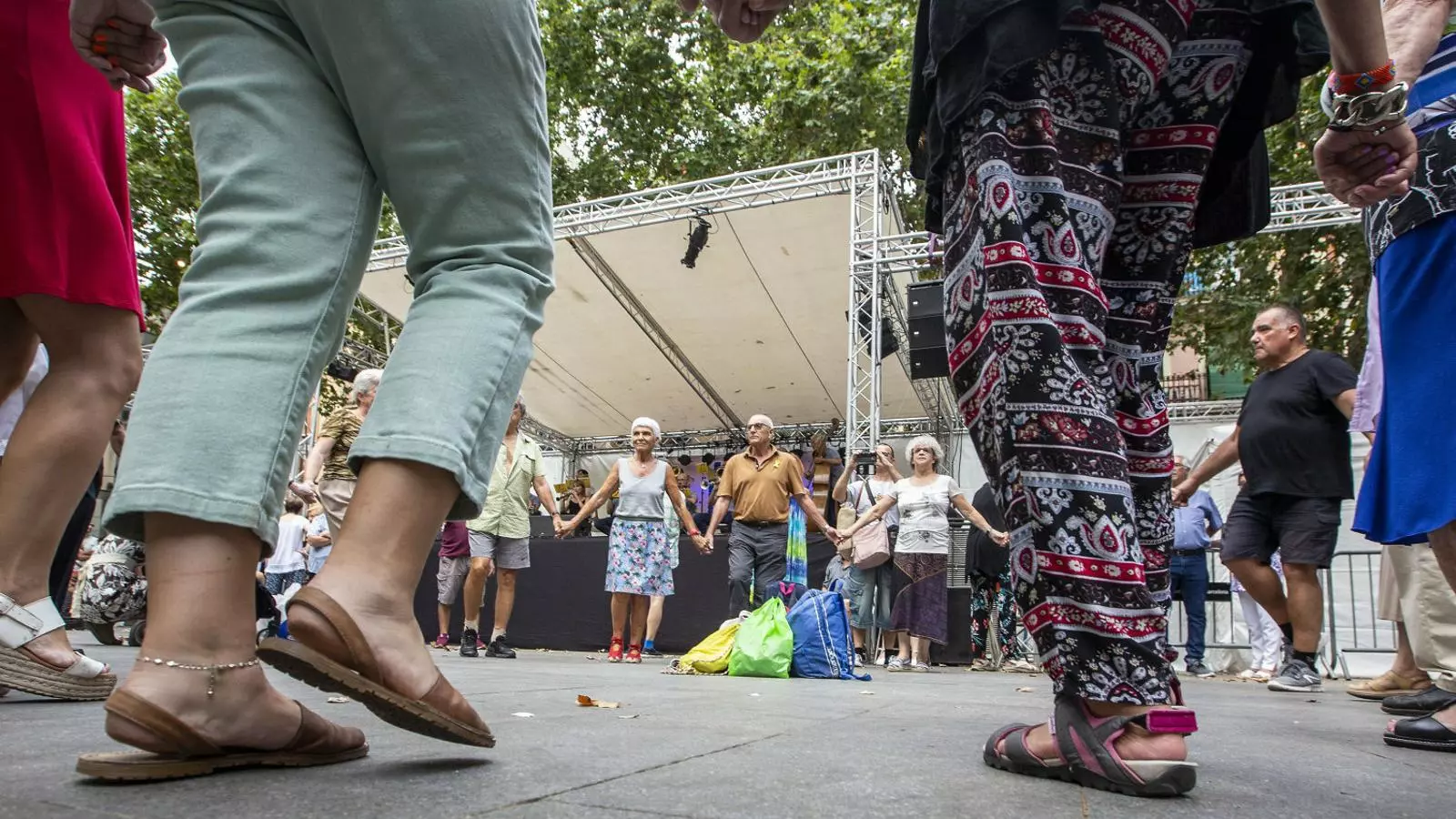 La sardana forma part de l’imaginari de les festes majors d’estiu.