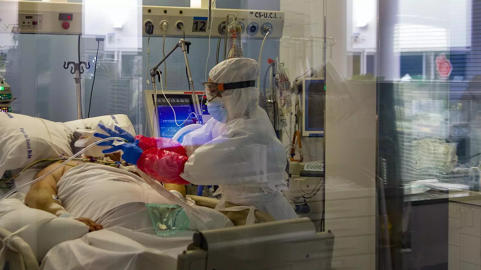 La UCI de l'Hospital del Mar durant la segona onada de la pandèmia de coronavirus