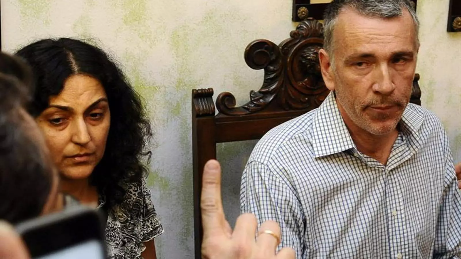 Els pares d'Ashya King, aquest dijous a Sevilla, on han fet una roda de premsa / EFE