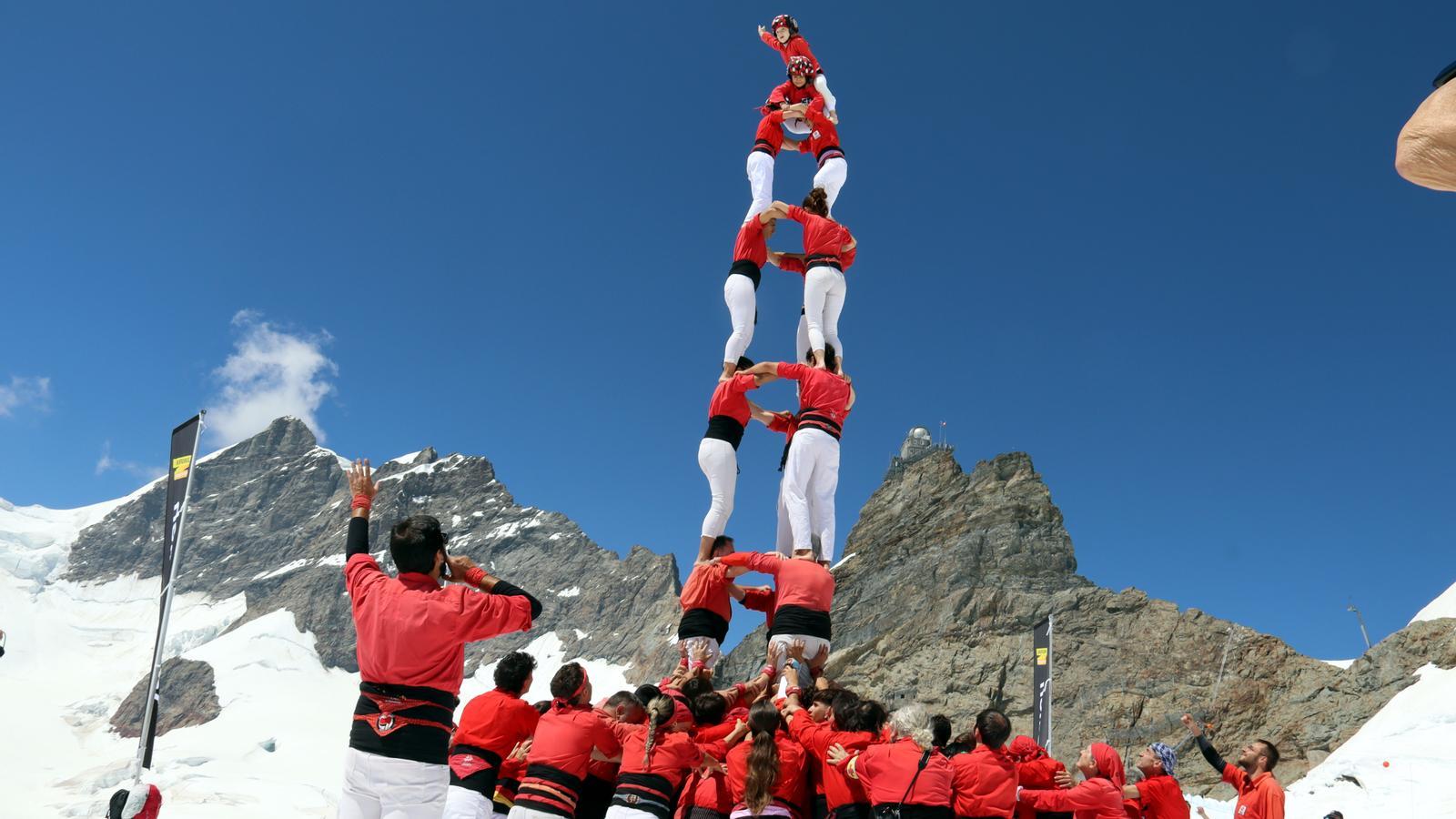 The Castellers de Barcelona raising a 3 of 7 in Jungfraujoch, at 3450 meters altitude.