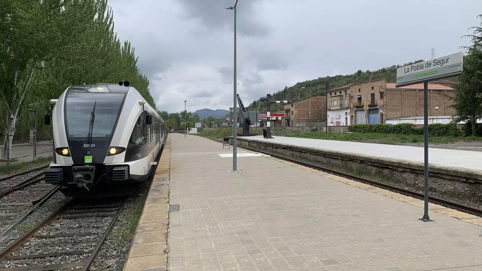 El tren arribant a la Pobla de Segur, aquest divendres