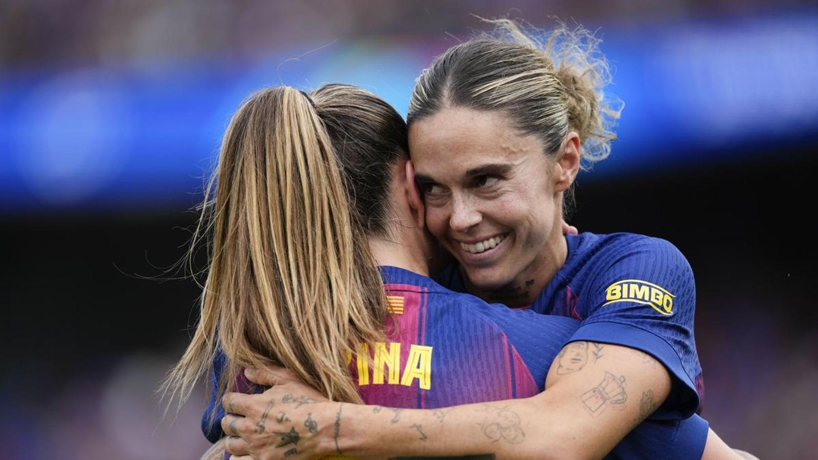 Clàudia Pina y Mapi León celebran la victoria del Barça ante el Bayern de Múnich y la clasificación para la final de la Champions femenina.