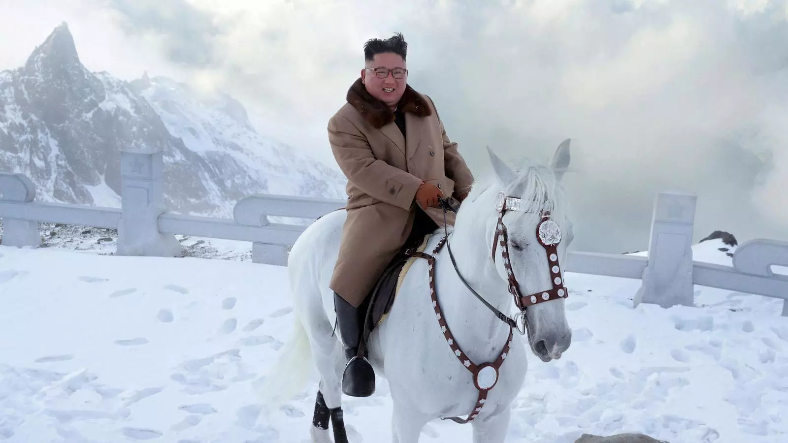 Una de les imatges de Kim Jong-un a cavall, que han estat difoses aquest dimecres.