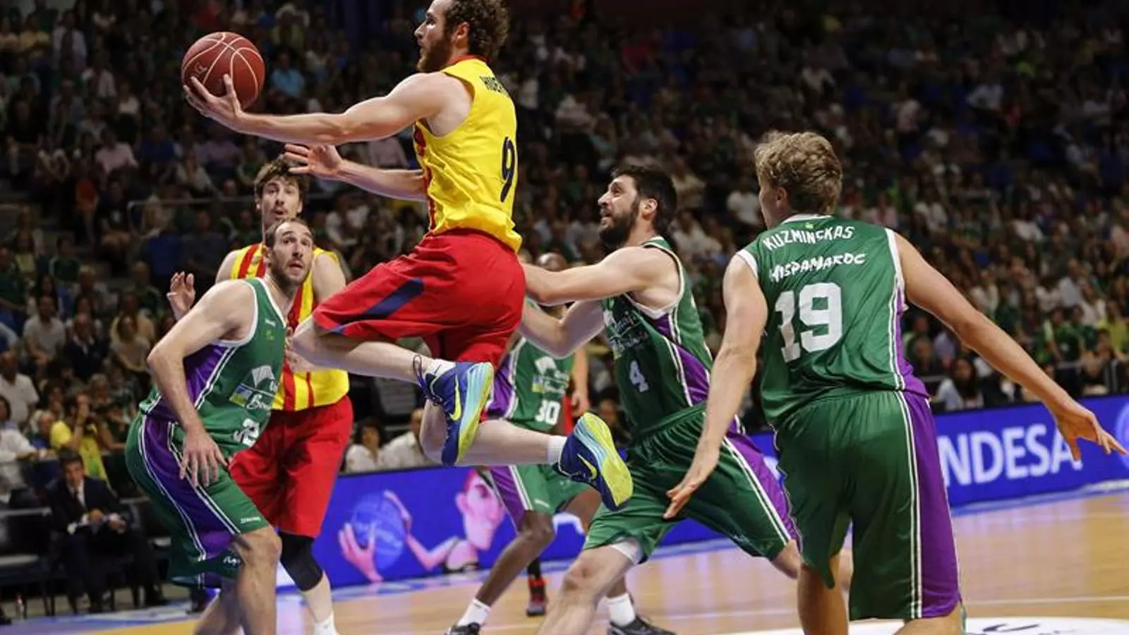 Marcelinho, contra l'Unicaja el dia que ha jugat el seu partit 400 a la Lliga