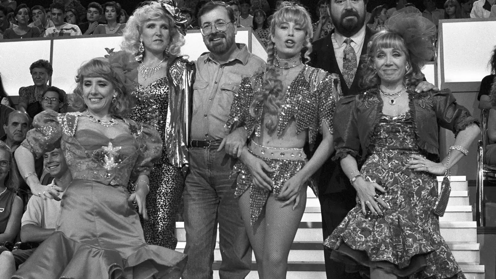 El programa 1, 2, 3... responda otra vez era una barreja de gran concurs i revista, amb humor, preguntes i proves físiques.