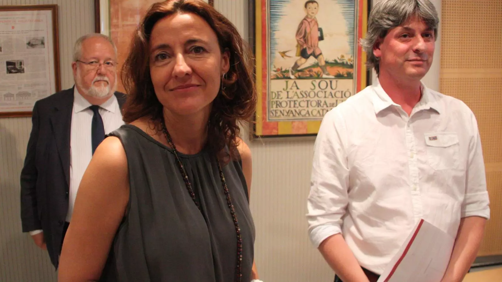 Mercè Conesa i Dionís Guiteras, amb Salvador Esteve al fons. / ACN