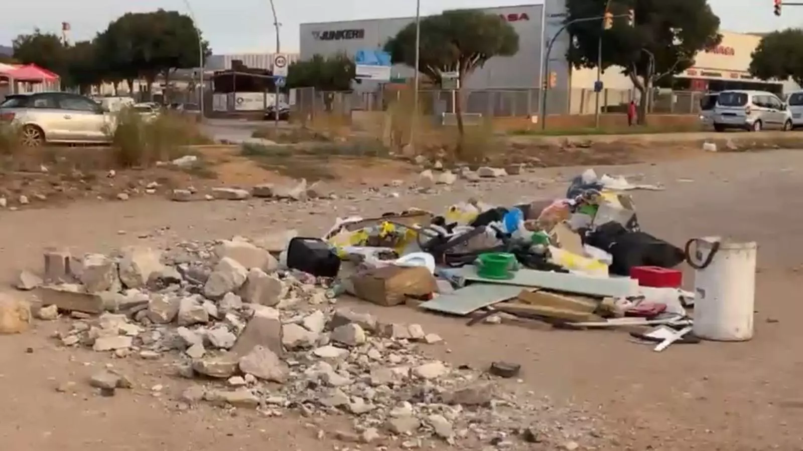 Enderrocs al Polígon de Son Castelló