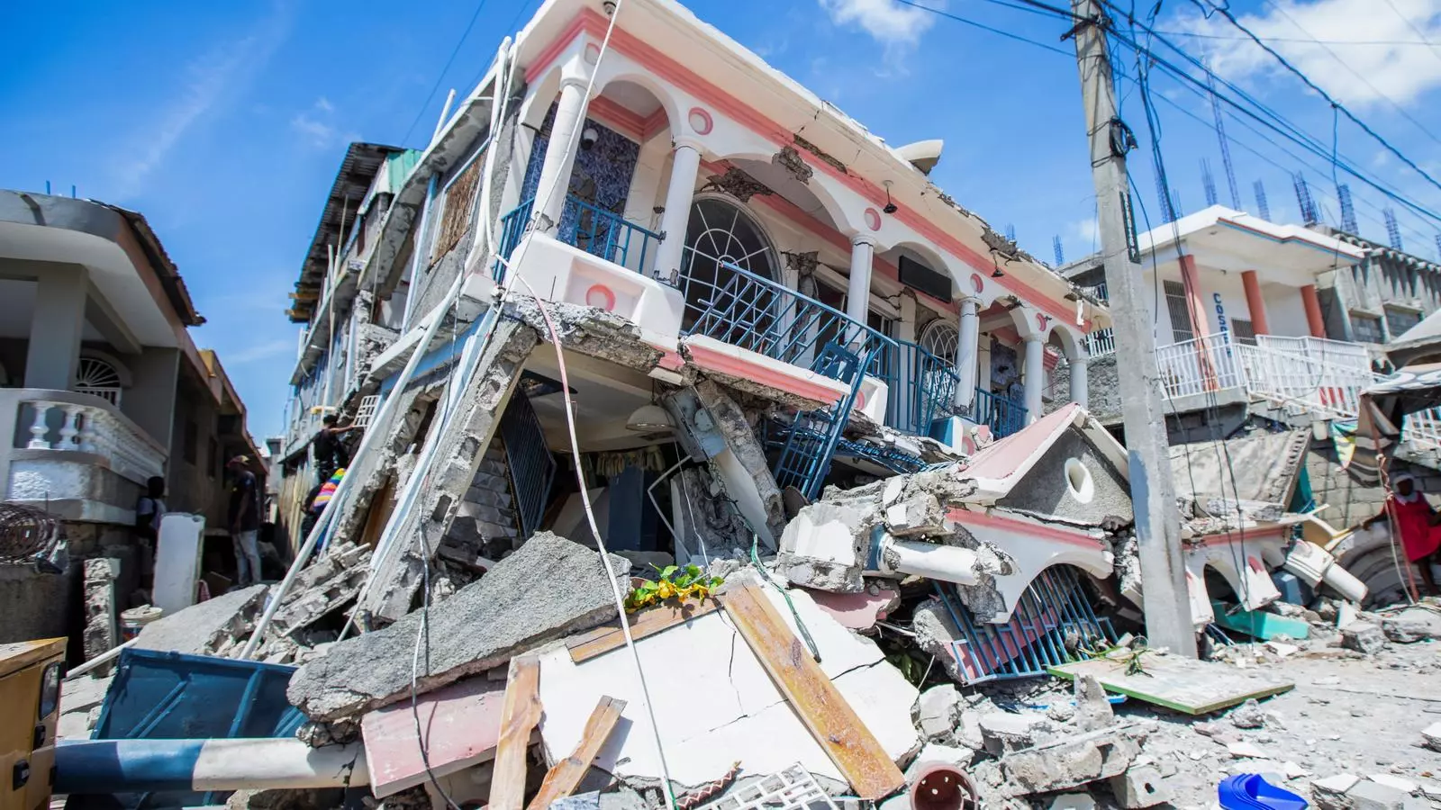 Milers de cases han quedat destruïdes després del terratrèmol de magnitud 7,2 a Les Cayes, Haití