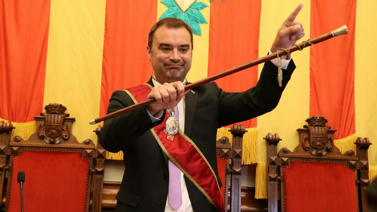 Jordi Ballart després de rebre la vara d'alcalde de Terrassa