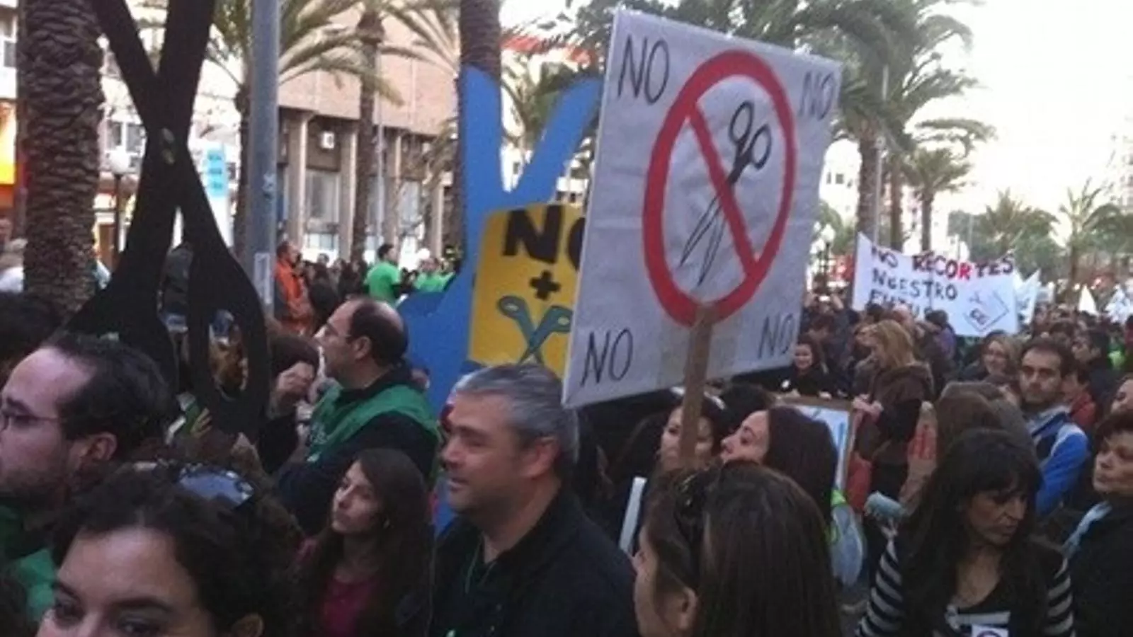 Manifestants de València en la marxa contra les retallades en l'ensenyament públic / ACN