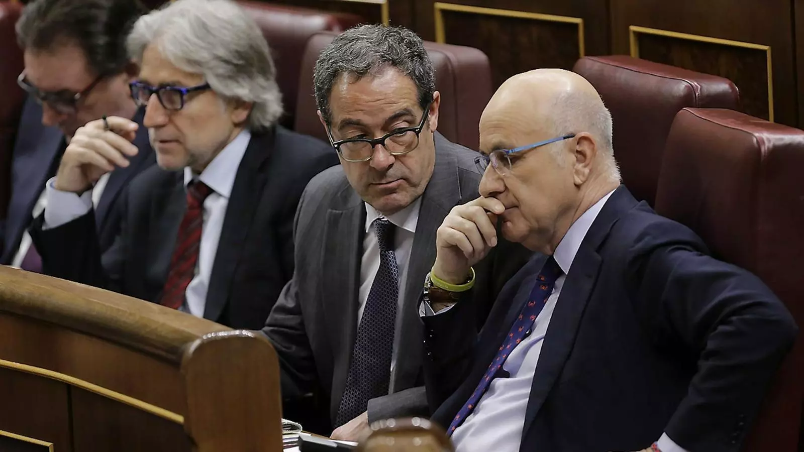 EL PAPER DE DURAN La crisi oberta a CiU arriba una setmana després que es registrés com a partit Construïm, una plataforma impulsada pel líder d’Unió, Josep Antoni Duran i Lleida. Els dirigents de la federació estaran molt pendents avui al matí de la carta web que el cap de files democristià dirigeix setmanalment a la militància i en què emet la seva valoració sobre l’actualitat.