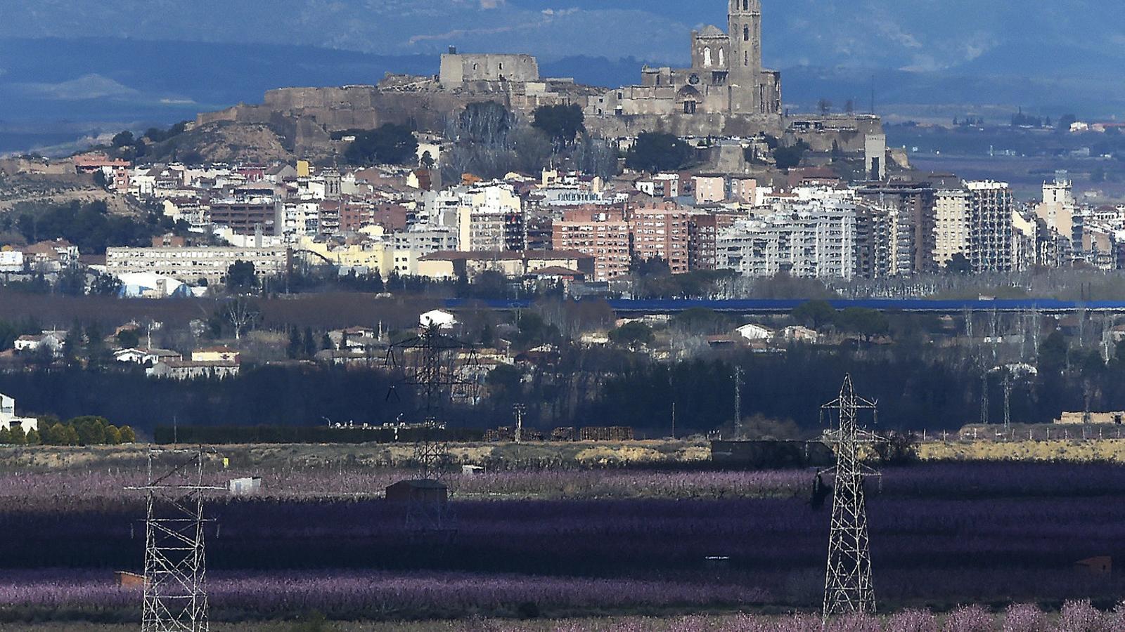 La capital del Segrià es veuria afectada per una autopista elèctrica propietat de Forestalia que està previst que s’aixequi  per connectar un parc fotovoltaic situat a Osca, concretament entre Fraga i Torrent de Cinca, amb Barcelona.