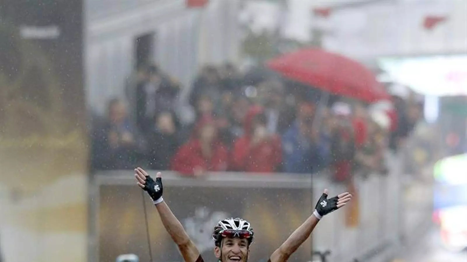 Blel Kadri, en el moment de guanyar l'etapa del Tour als Vosges