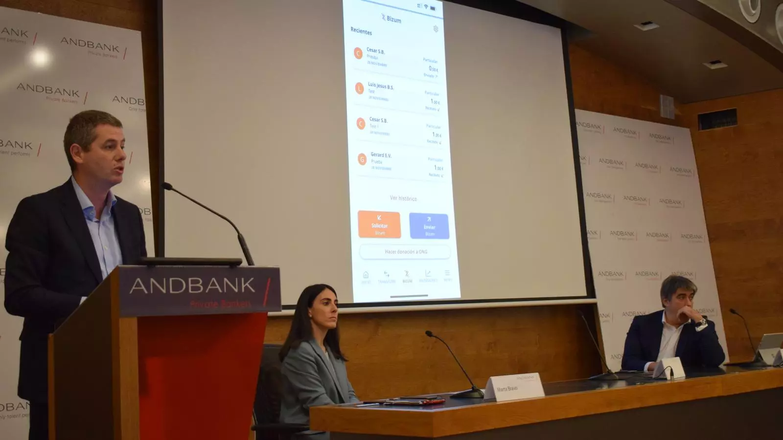 La demostració de com funciona la nova banca digital d'Andbank, Myandbank.