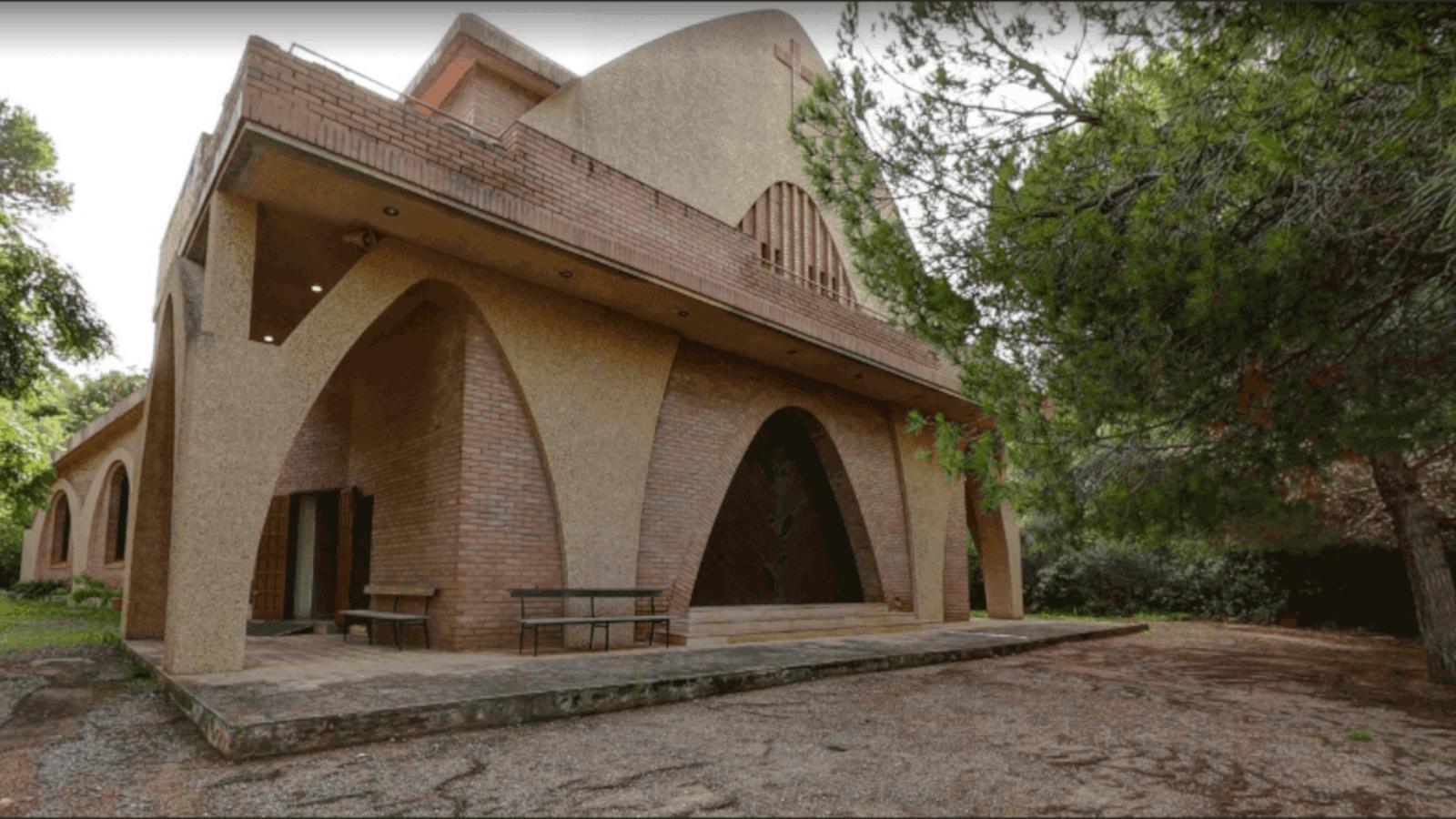 La iglesia Sant Jordi, construida en los años 40 y en desuso.