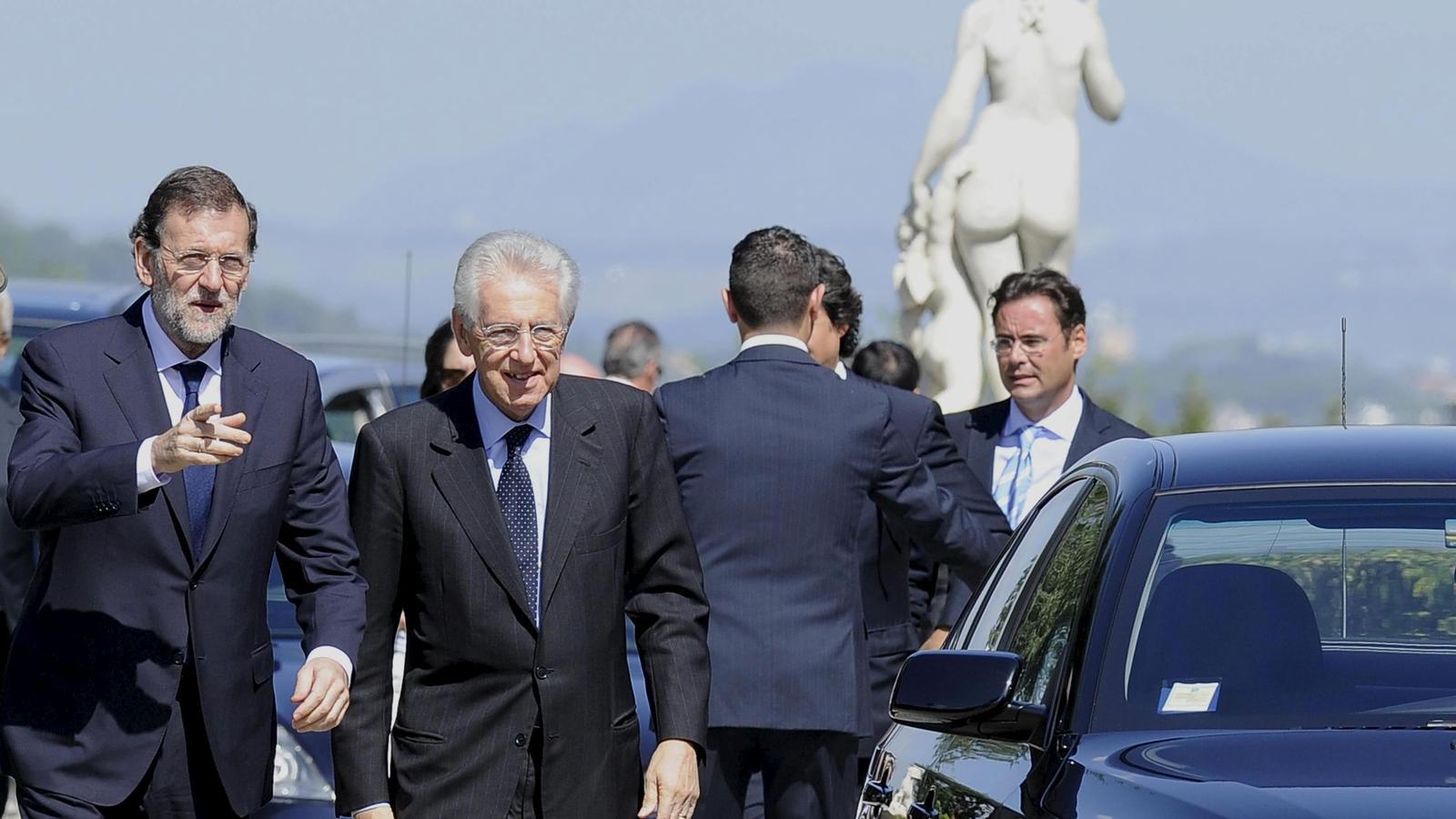 Elogia els que es queden a casa.