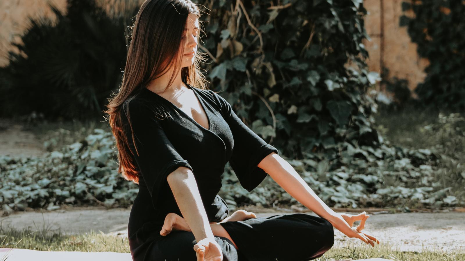 Francesca Morey meditant.