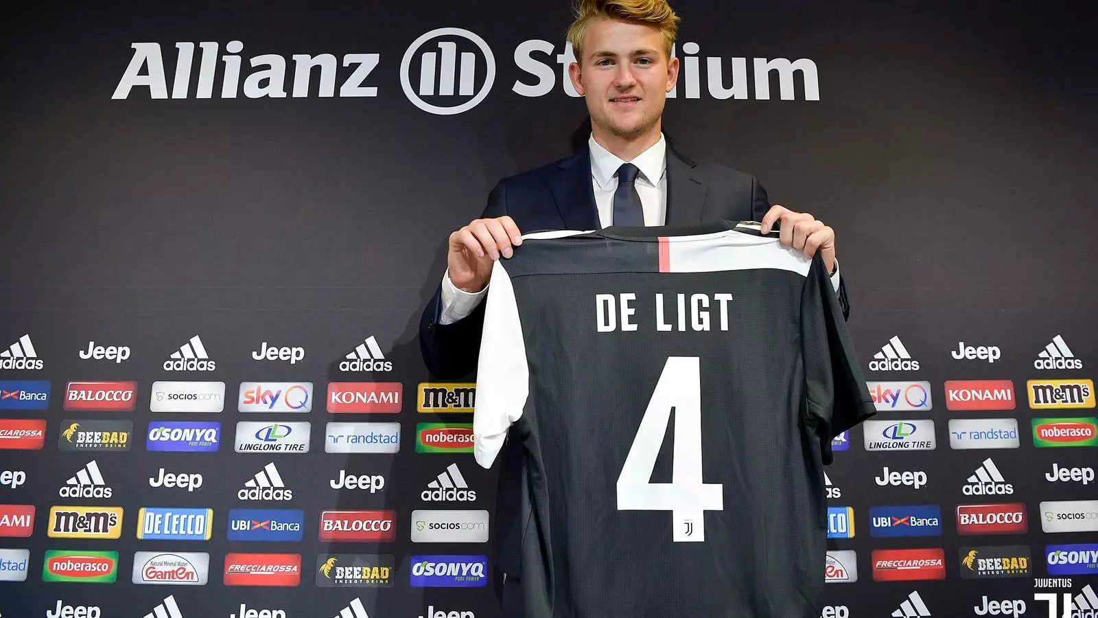 De Ligt, presentat amb la Juventus