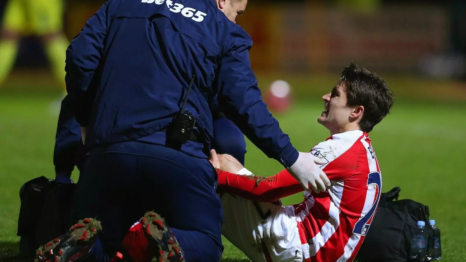 Bojan Krkic s'ha lesionat durant el partit contra el Rochdale / ALEX LIVESEY / GETTY IMAGES