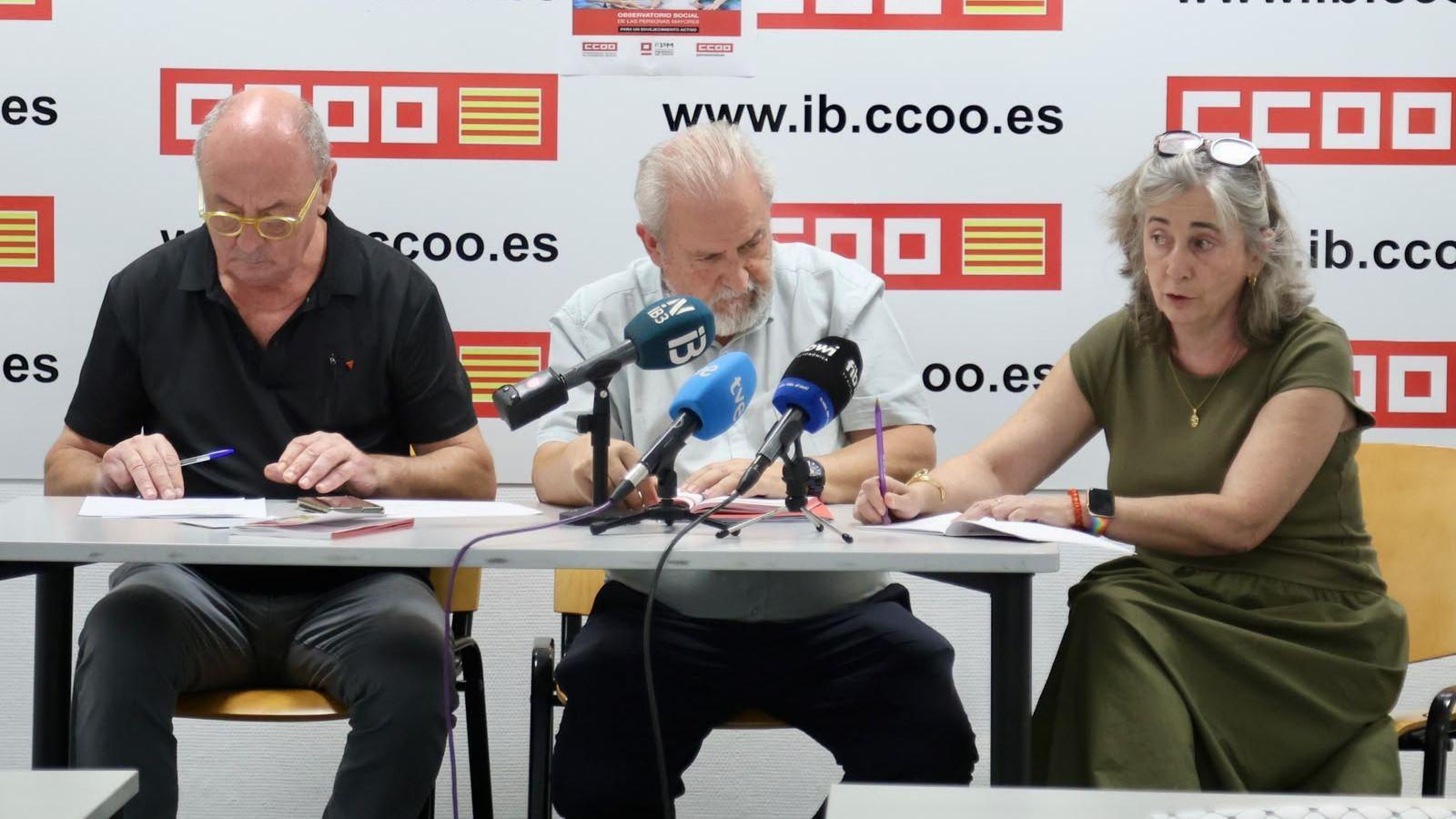 Yolanda Calvo, secretària general de la Unió Insular de Mallorca de CCOO; Ignacio García, secretari d’Organització de la Federació Estatal de Pensionistes de CCOO, i Mateu Bosch, secretari general de Pensionistes de CCOO de les Balears.