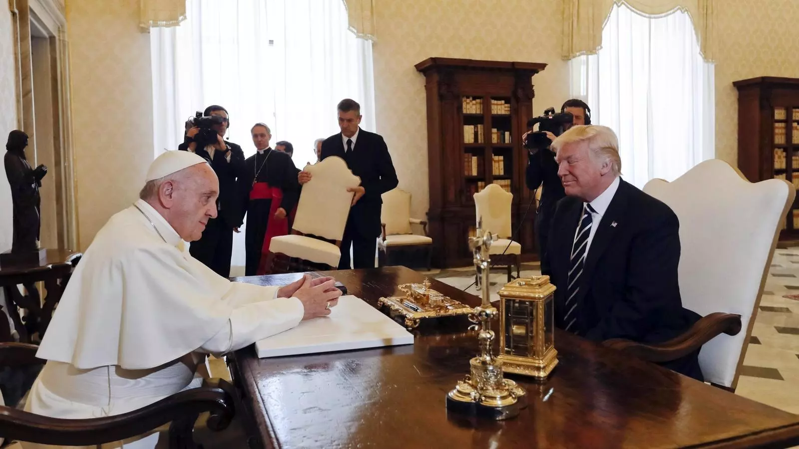 Trump i el Papa es donen una treva per parlar de pau