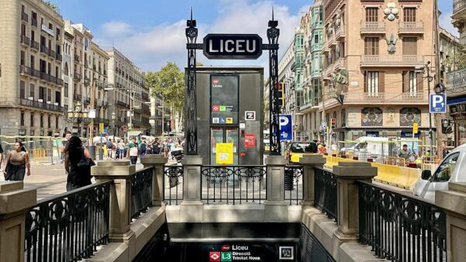 La parada de Metro de Liceu con los pináculos originales