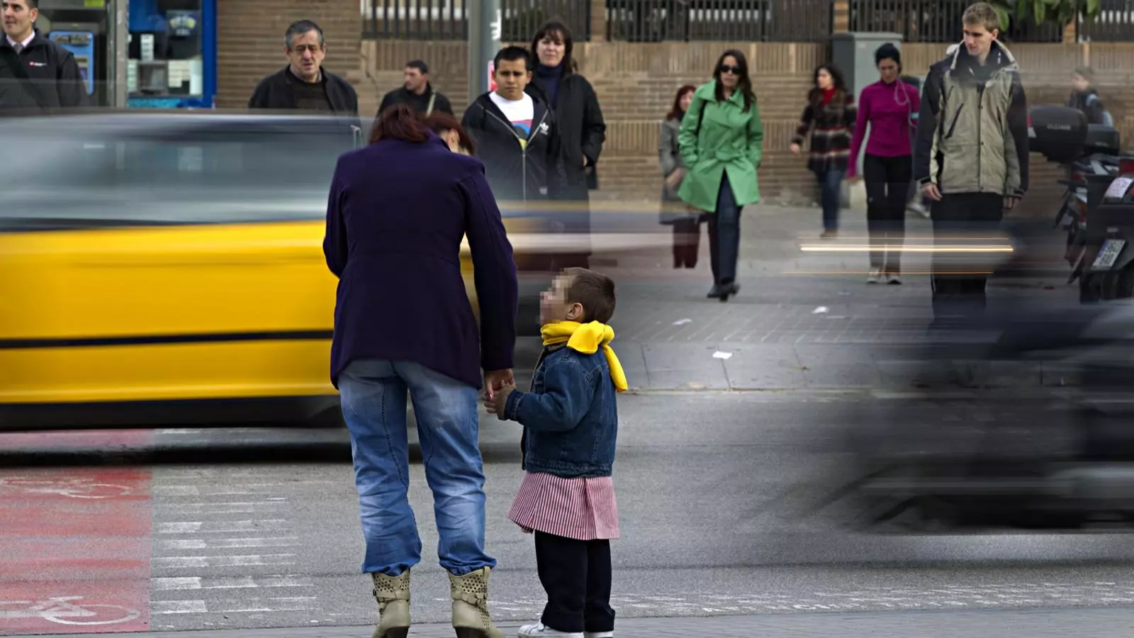 La contaminació del trànsit altera la connectivitat cerebral dels escolars / FRANCESC MELCION
