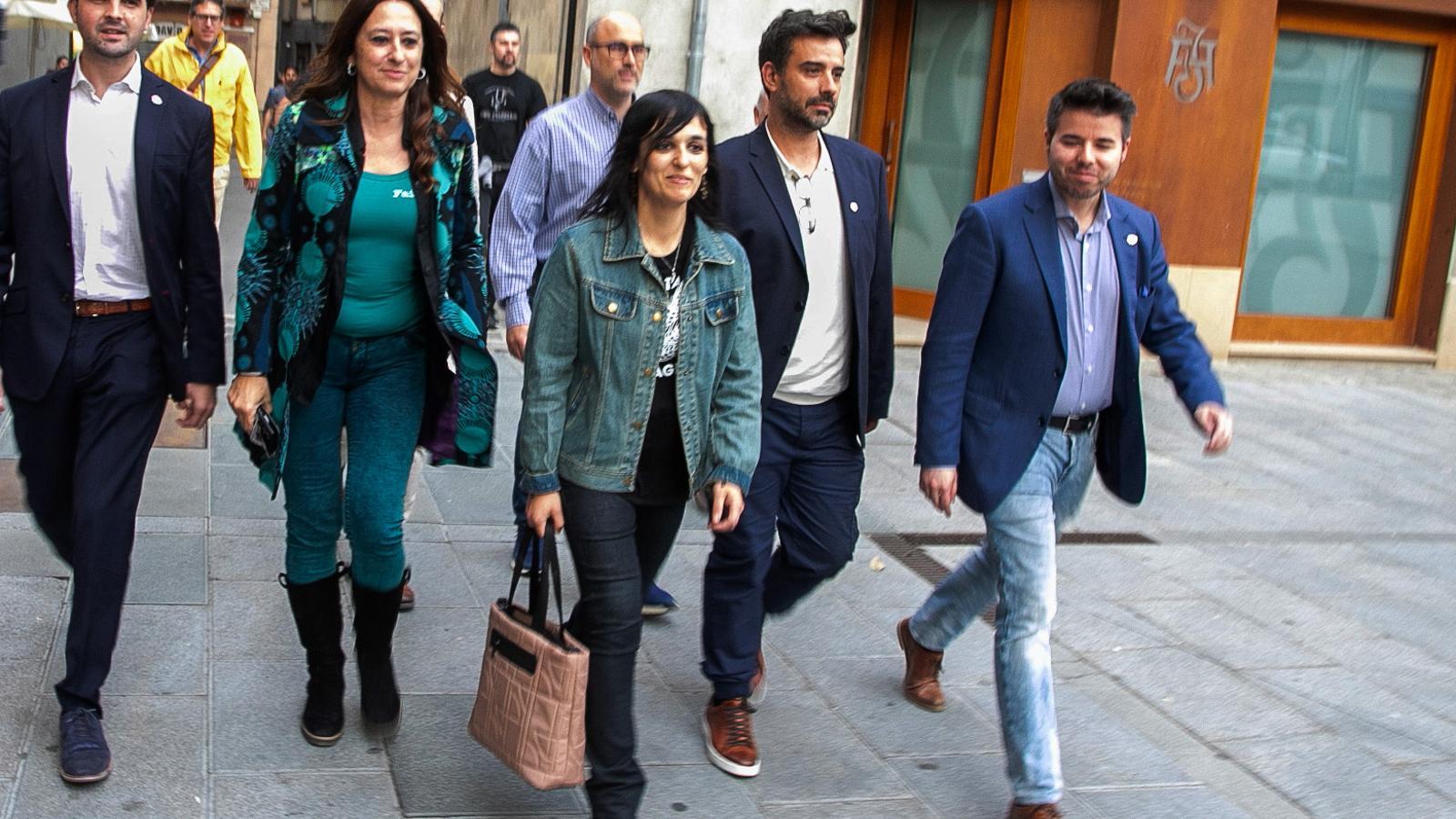 Orriols y otros miembros de la dirección, llegando a la sede de Ripoll el día de las elecciones catalanas