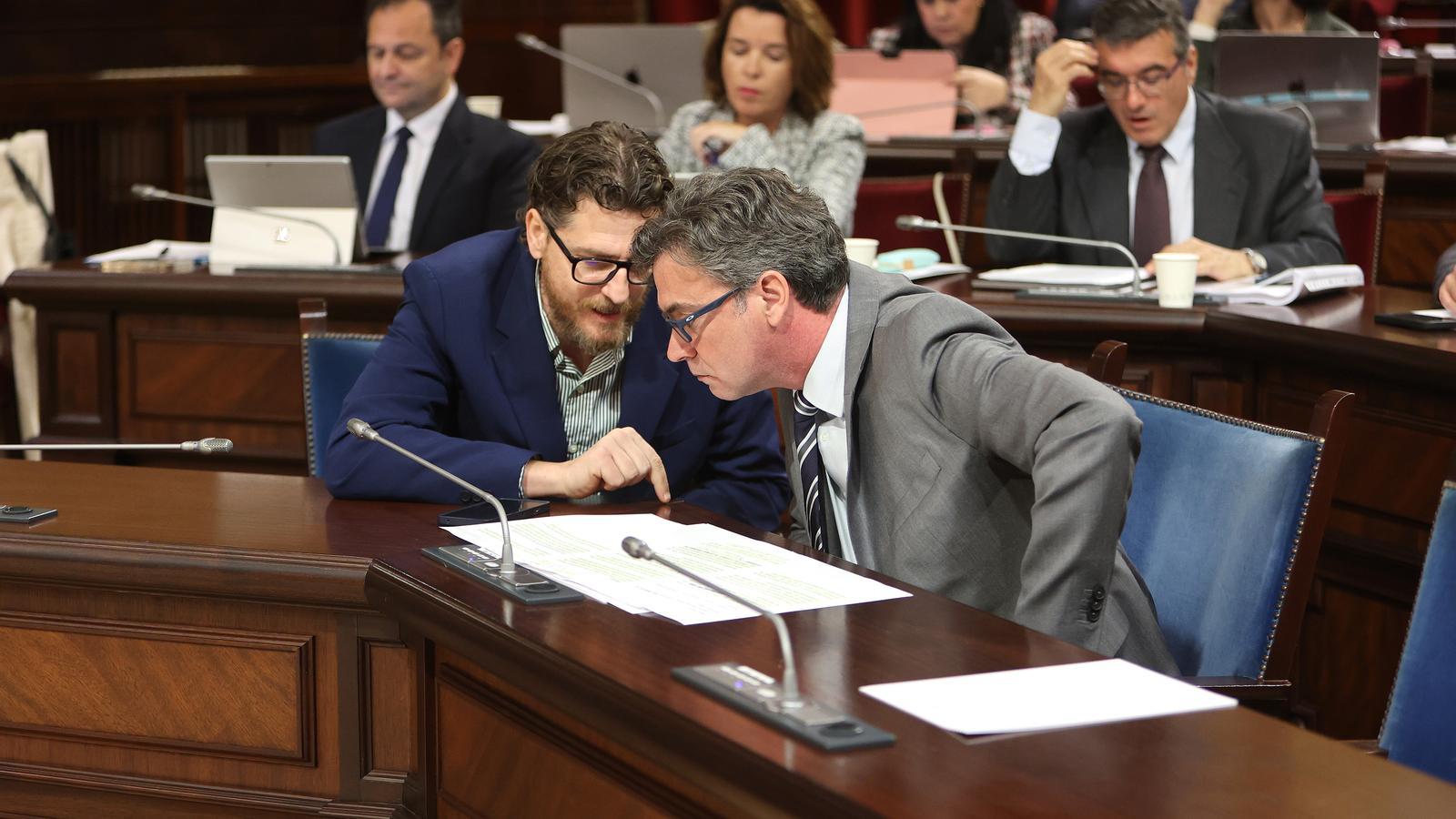 Sebastià Sagreras i Antoni Costa al Parlament en una imatge d'arxiu