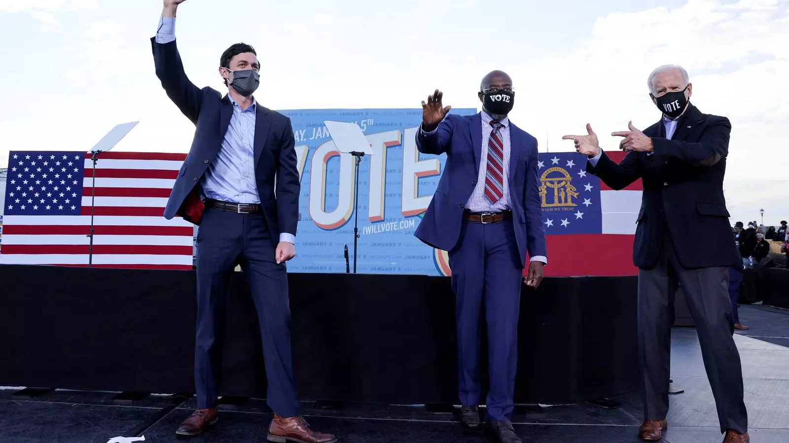 Joe Biden amb els candidats demòcrates al Senat, Ossoff i Warnock.