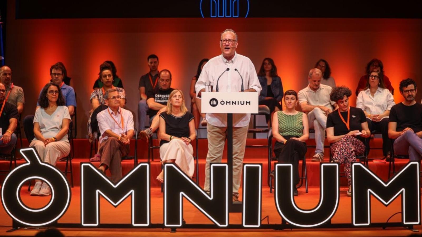 Xavier Antich durante su discurso después de ser reelegido como presidente de Òmnium