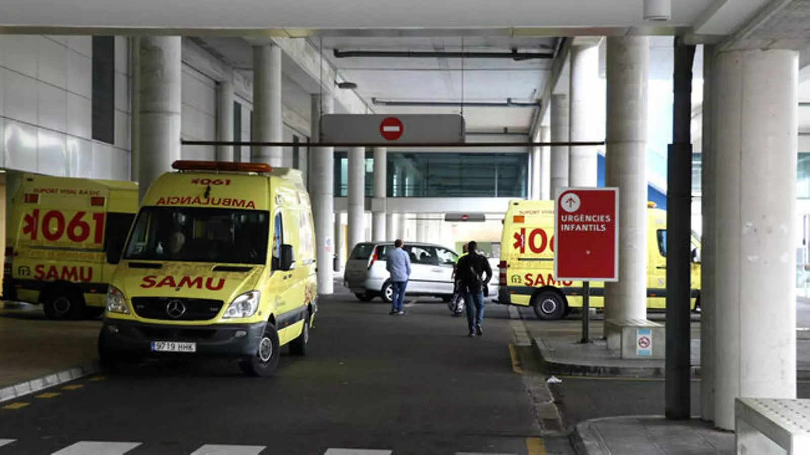 Imatge d'arxiu d'ambulàncies al pàrquing de Son Espases