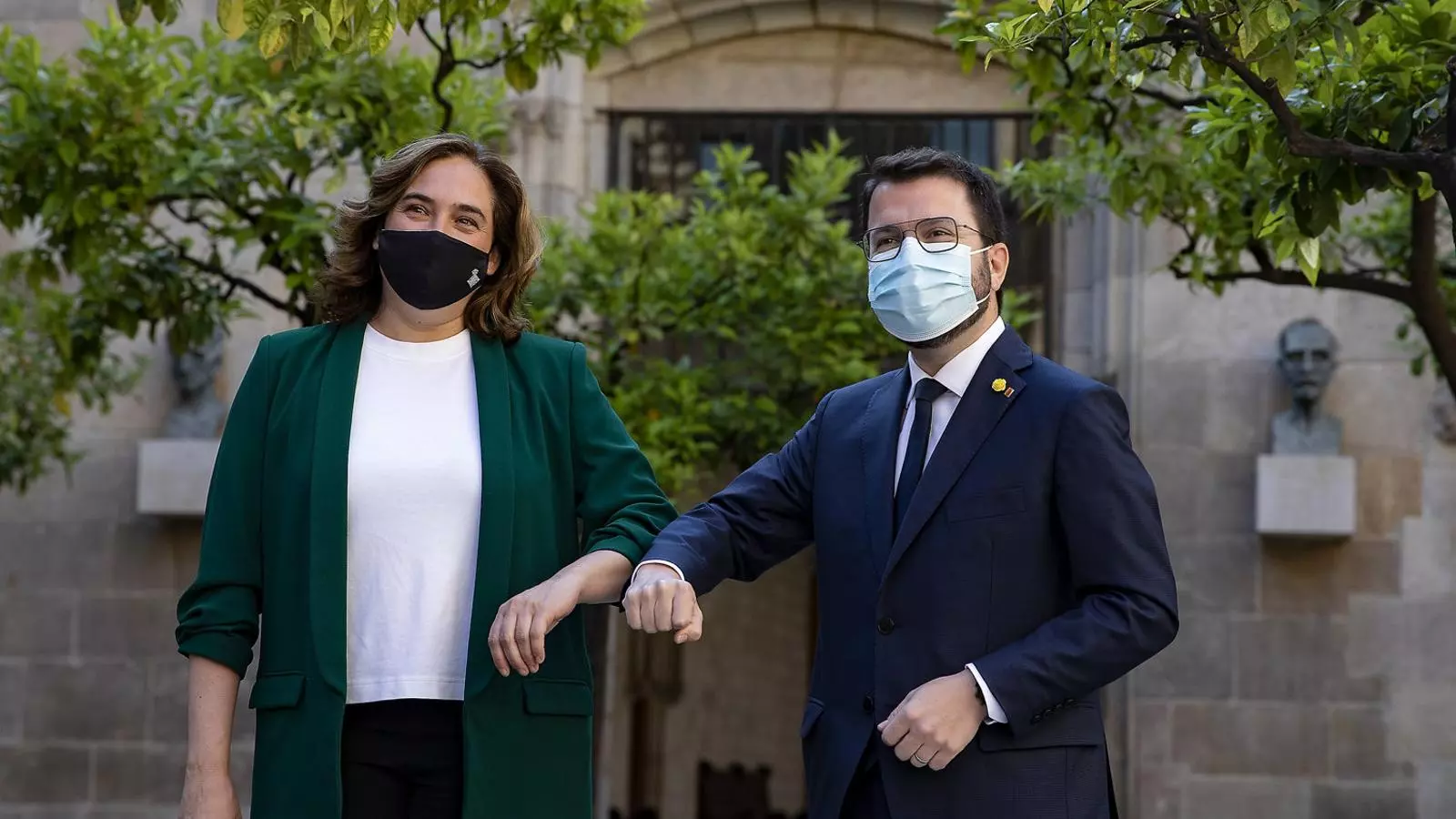 Aragonès i Colau es prometen “lleialtat”