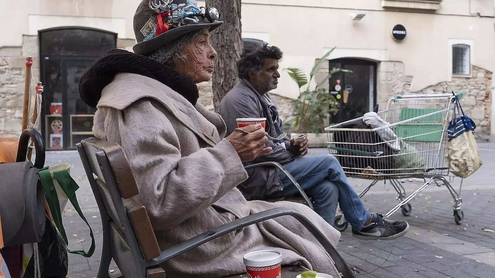 Més centres per a dones sense llar: es redueixen les que sobreviuen al ras