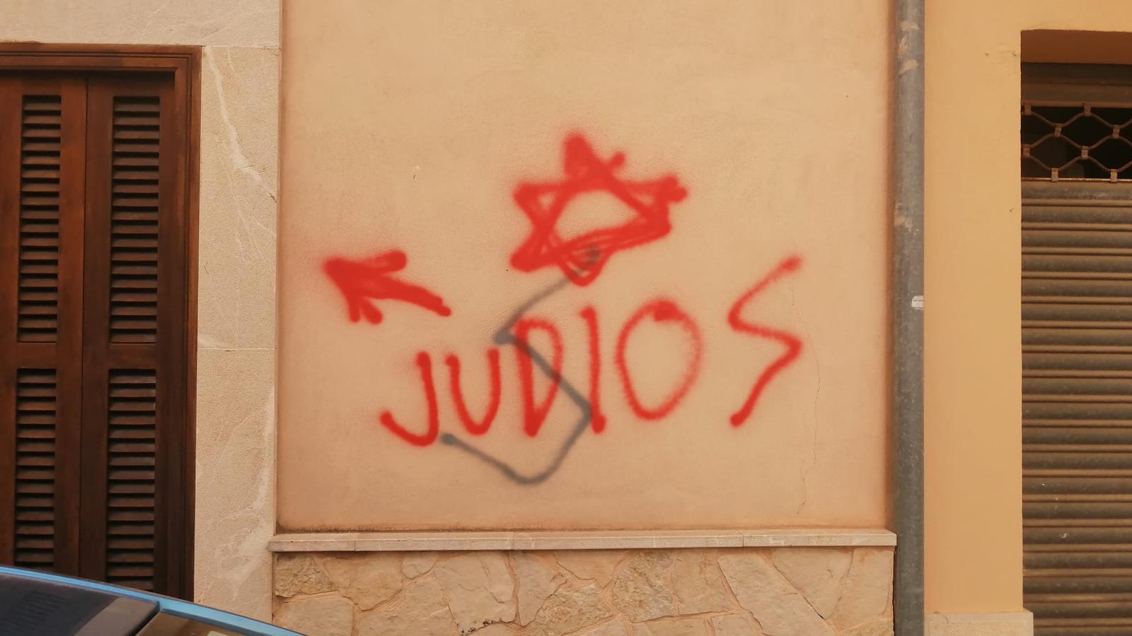 Una de les pintades antisemita a Santa Maria.