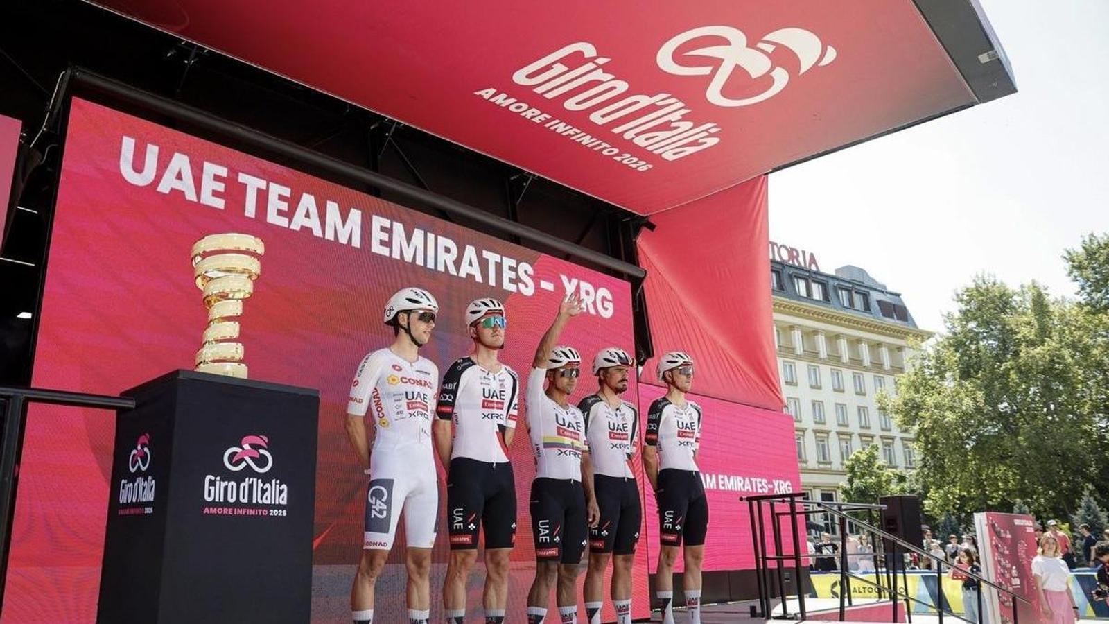 El equipo UAE se ha quedado sin tres corredores en el Giro