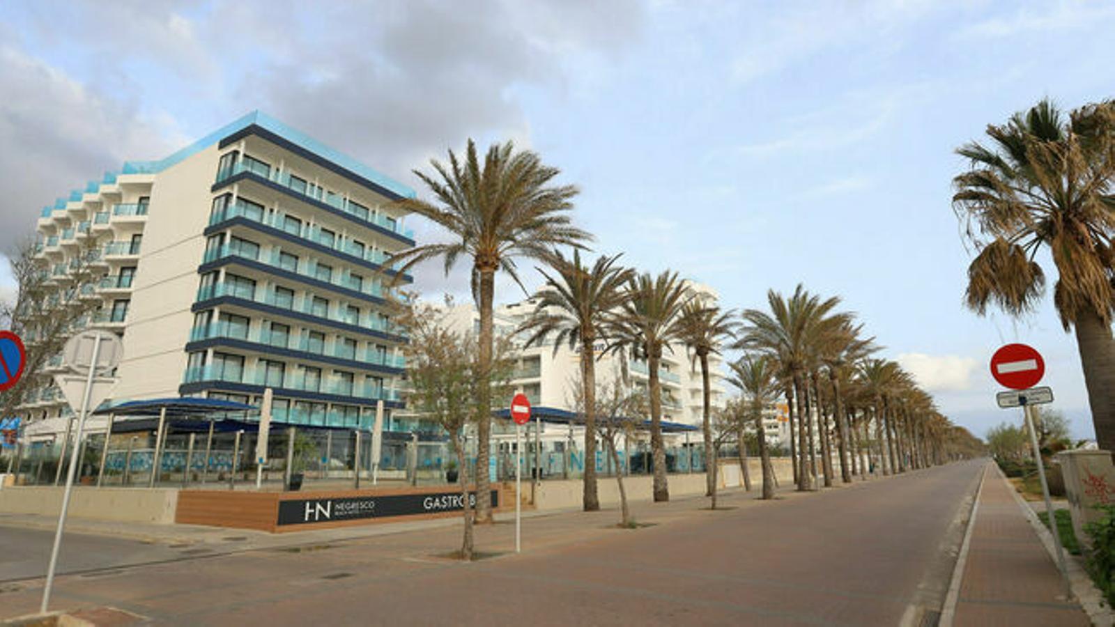 Els carrers de les zones turístiques de les Baleares estan buits.