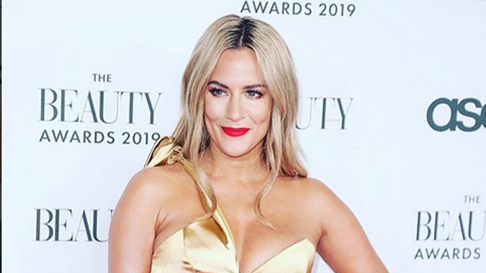 Se suicida la presentadora britànica Caroline Flack, exnòvia del príncep Enric