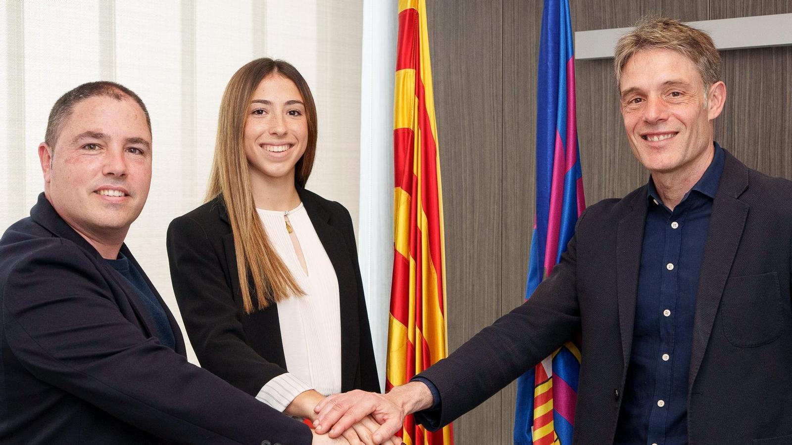 Jordi Ventura (e), coordinator of formative football, Julia Torres (c), central defender, and Marc Vivés (d), sporting director