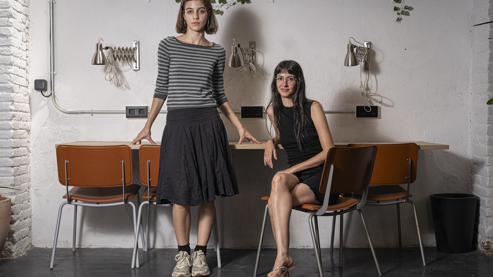 Actress Zoe Bonafonte and director Estel Díaz during the filming of the movie 'A fuego'.