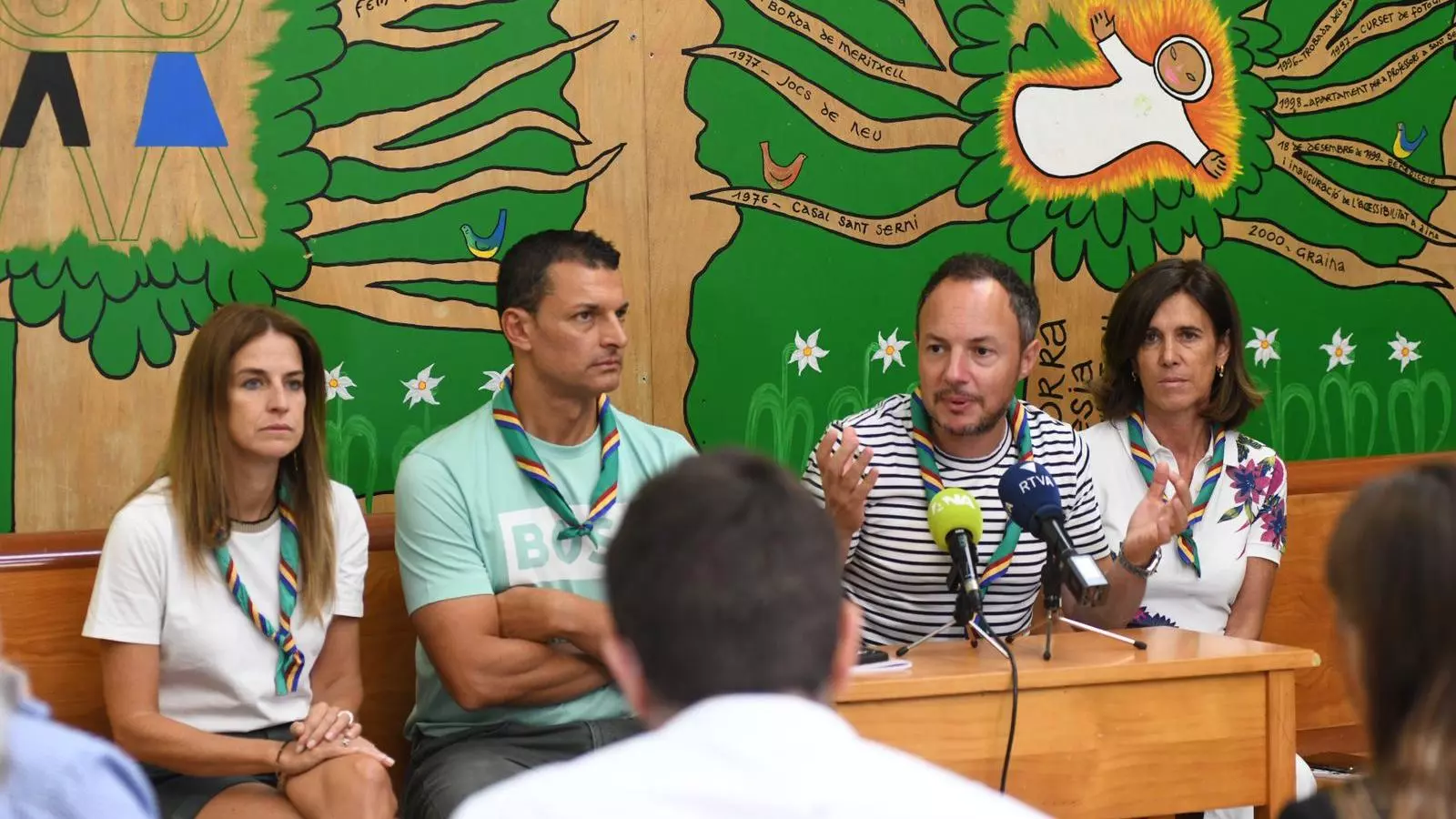 Espot i els ministres durant les declaracions a Aina.