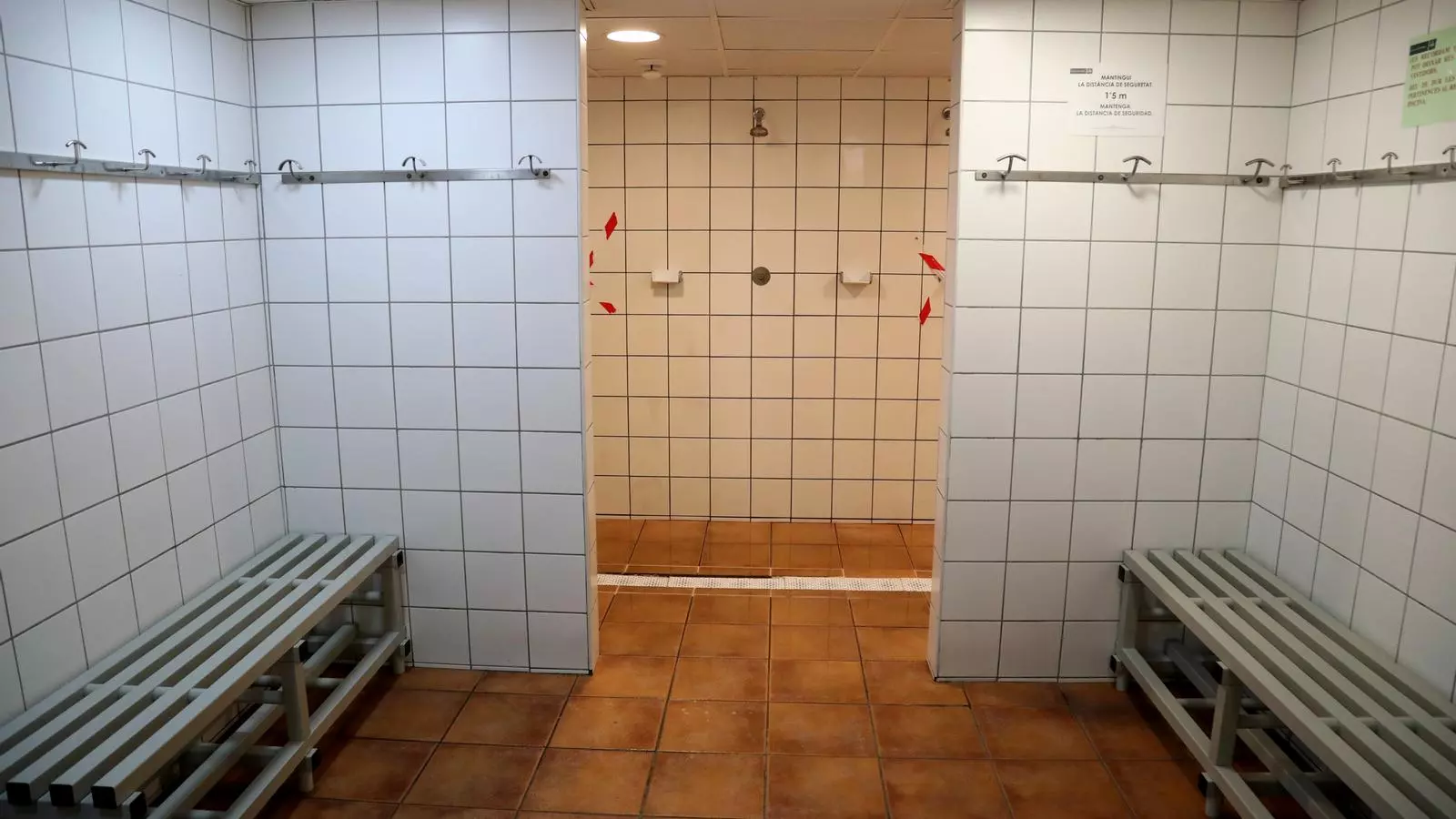 Un vestuari d'una piscina pública de Palma