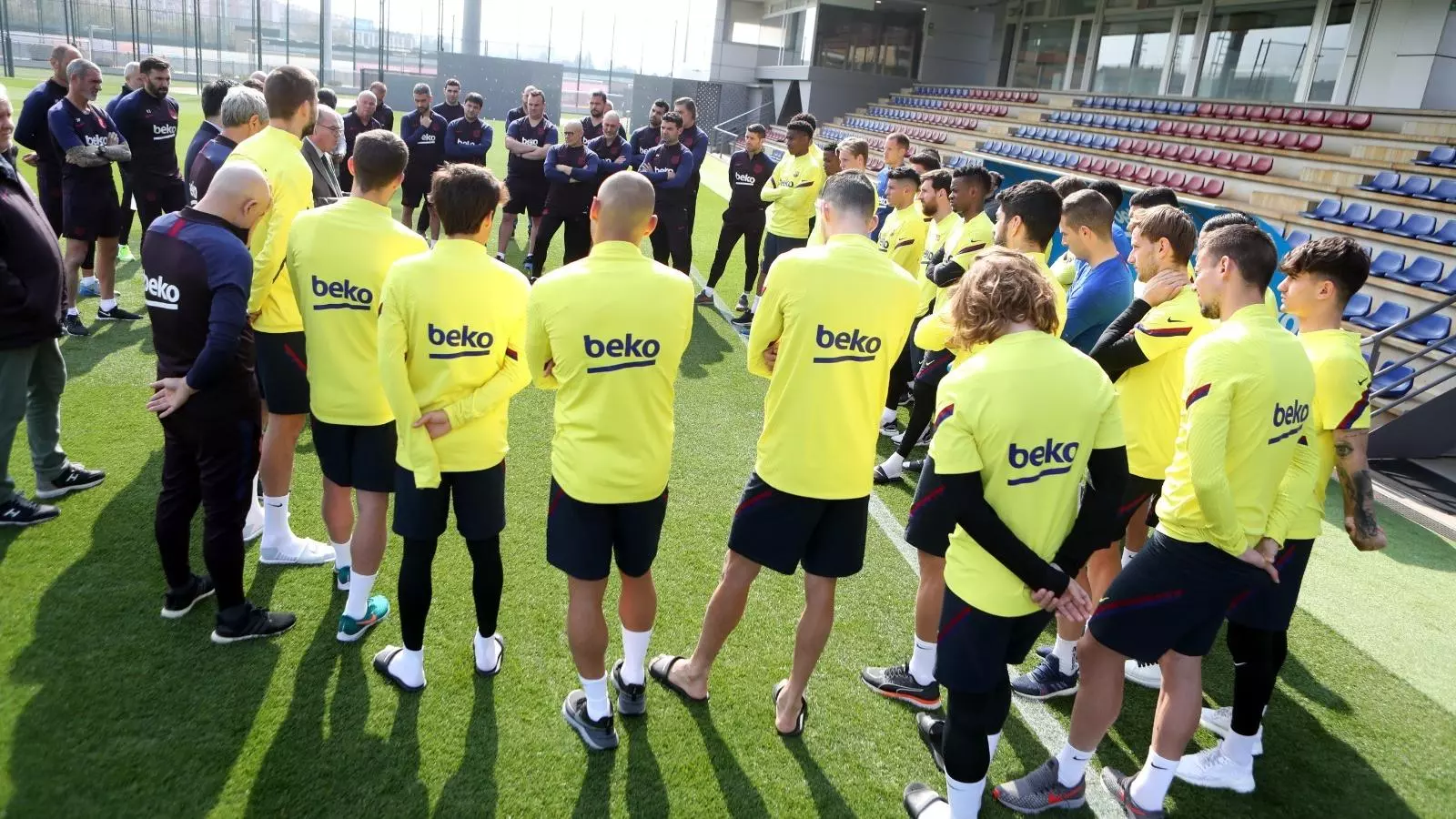 Els jugadors del Barça durant el seu últim entrenament a la Ciutat Esportiva