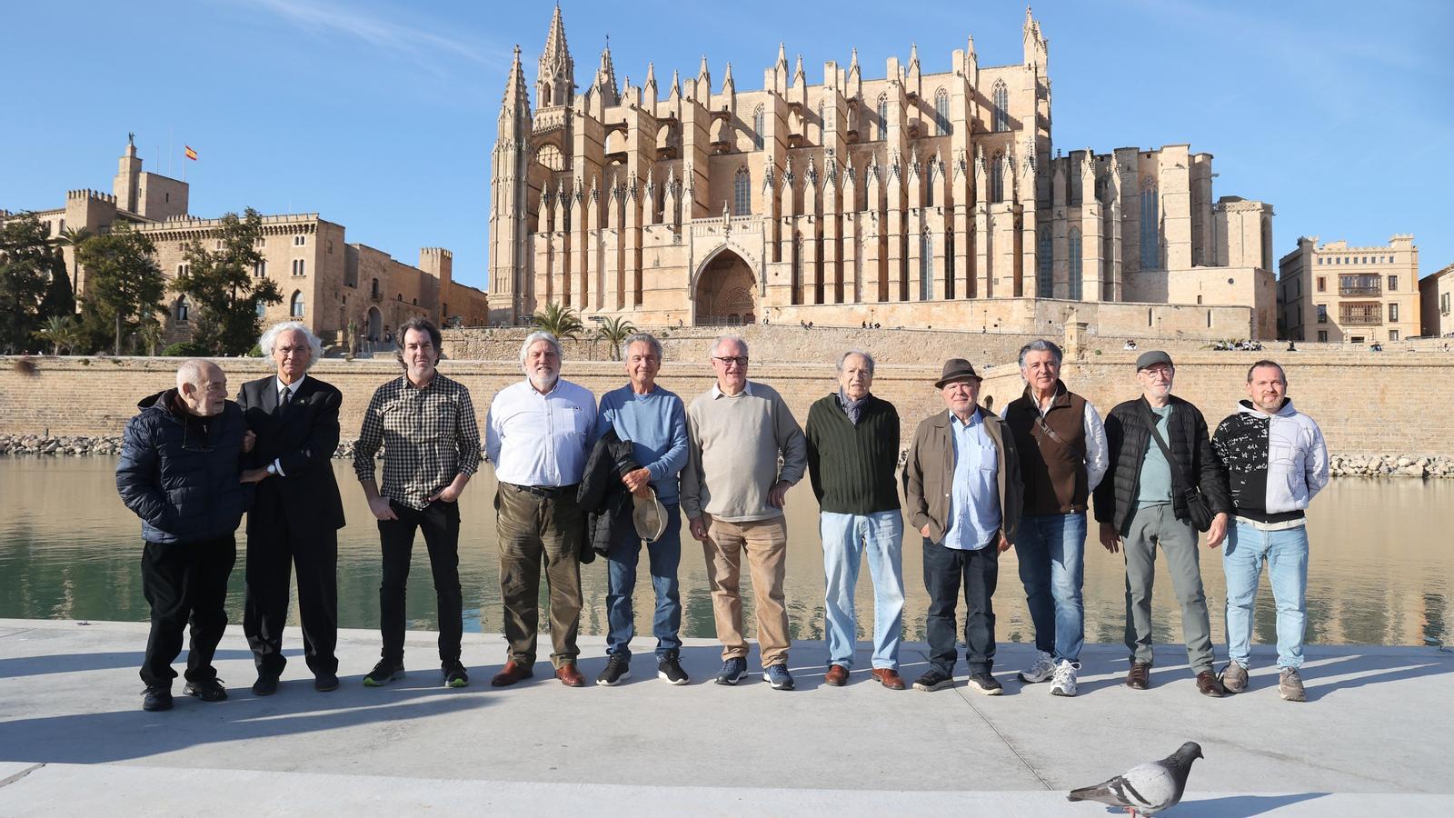 Alguns dels col·laboradors signants de l’article.